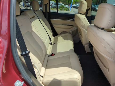 Used 2022 Jeep Grand Cherokee Limited AWD/4WD image 34