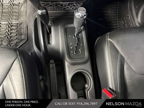 Used 2014 Jeep Wrangler Unlimited Rubicon w/ Connectivity Group AWD/4WD image 27