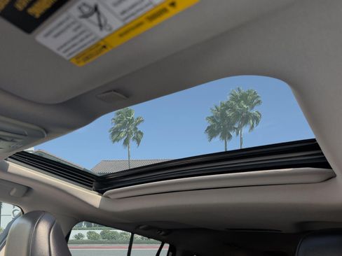 Used 2022 Toyota Highlander XLE FWD image 23