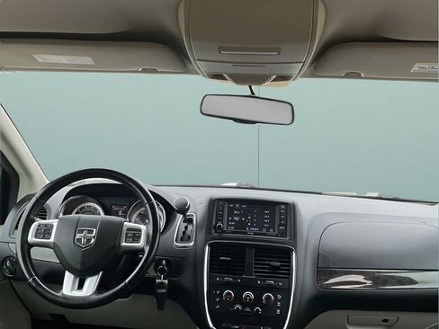 Used 2018 Dodge Grand Caravan SE w/ UConnect Hands-Free Group FWD image 17