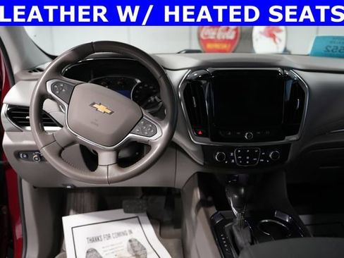 Used 2021 Chevrolet Traverse LT w/ LT Premium Package image 2