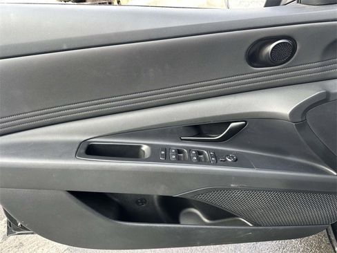 Used 2025 Hyundai Elantra Sport image 18