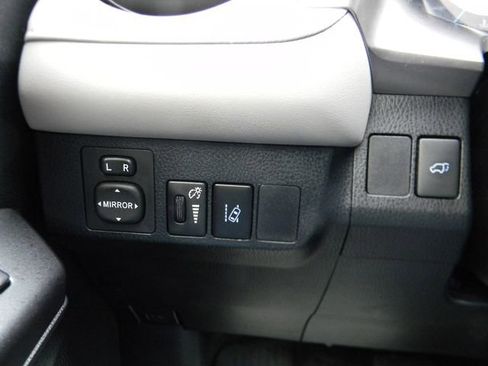 Used 2016 Toyota RAV4 XLE w/ Convenience Package AWD/4WD image 15