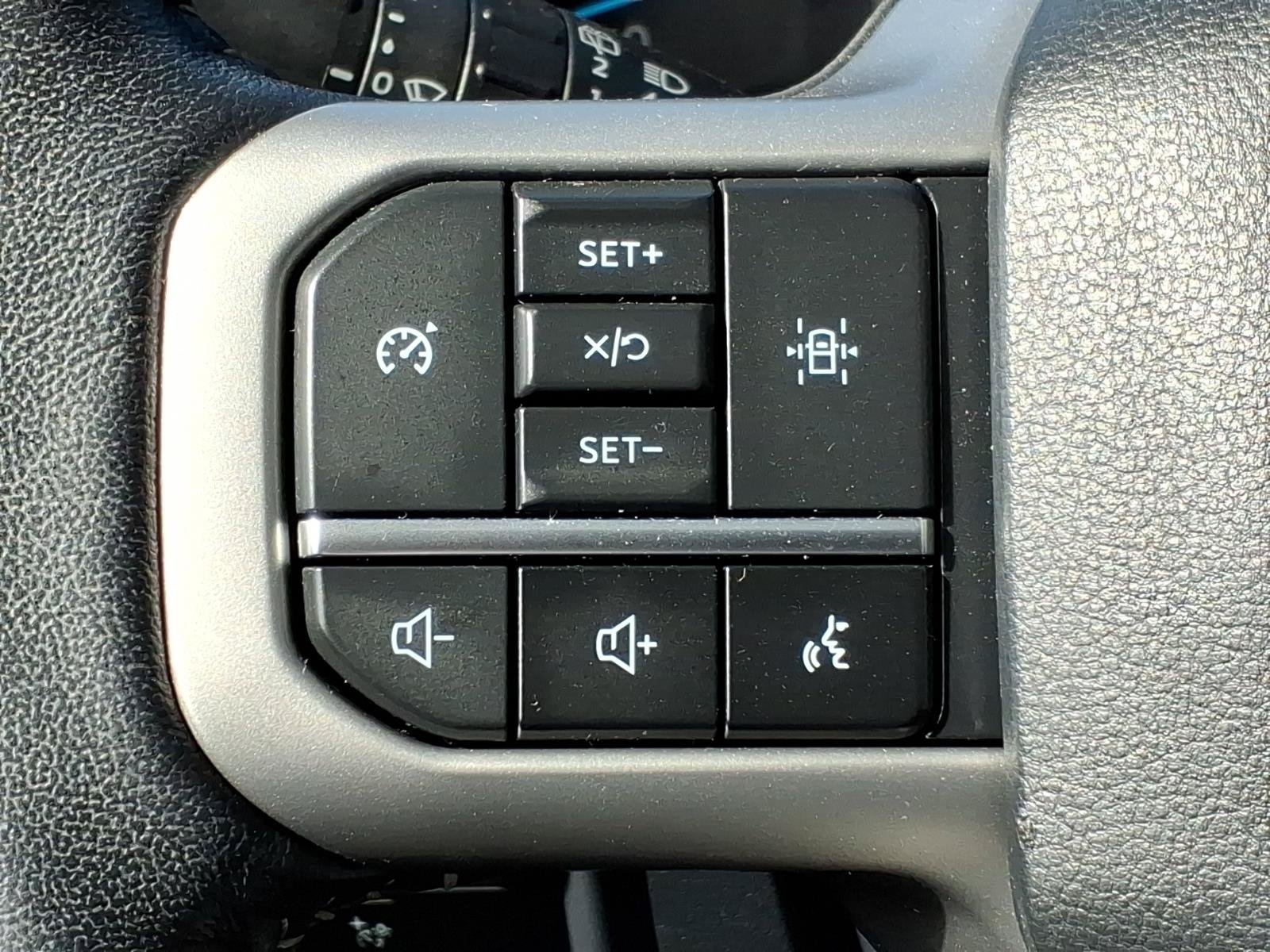 Used 2023 Ford Expedition XLT AWD/4WD image 25