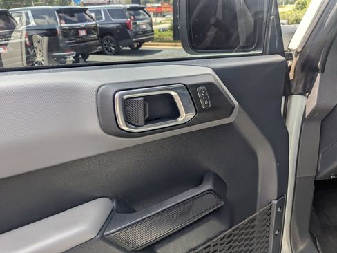 Used 2022 Ford Bronco Big Bend w/ Sasquatch Package AWD/4WD image 12