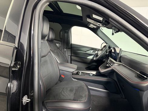 Used 2025 Ford Explorer ST AWD/4WD image 34
