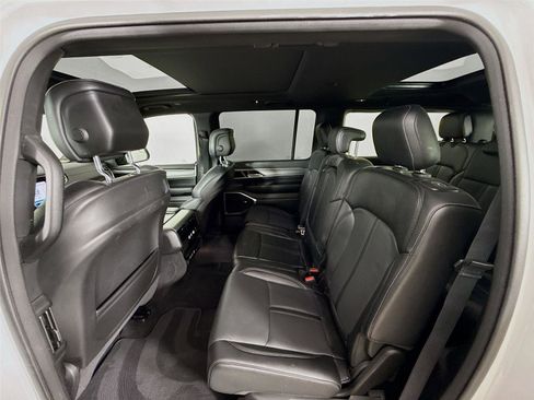 Used 2023 Jeep Wagoneer Series II RWD image 17