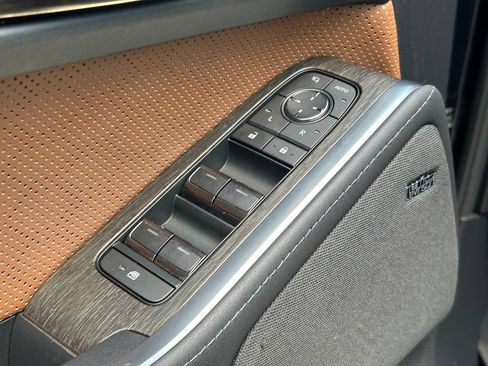 Used 2024 Lexus GX 550 w/ Accessory Package (Z1) AWD/4WD image 28
