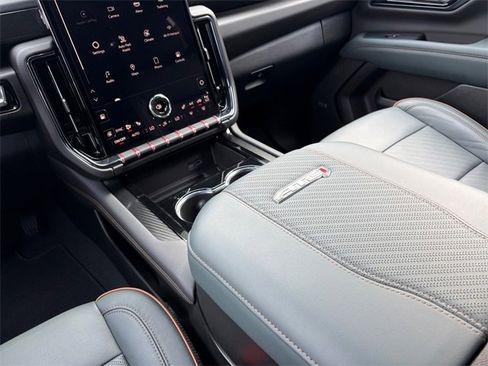 Used 2025 GMC Yukon AT4 w/ AT4 Premium Package image 17