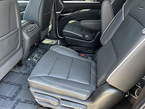 New 2026 Cadillac Escalade ESV Sport AWD/4WD image 5