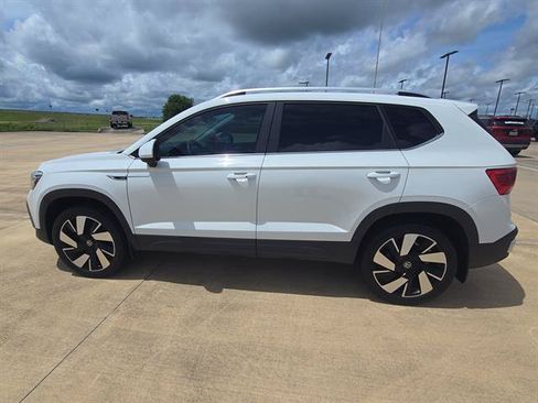Used 2024 Volkswagen Taos SEL AWD/4WD image 8