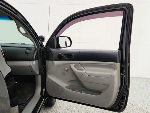 Used 2013 Toyota Tacoma 2WD Regular Cab image 25