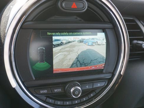 Used 2019 MINI Cooper 4-Door Hardtop image 10