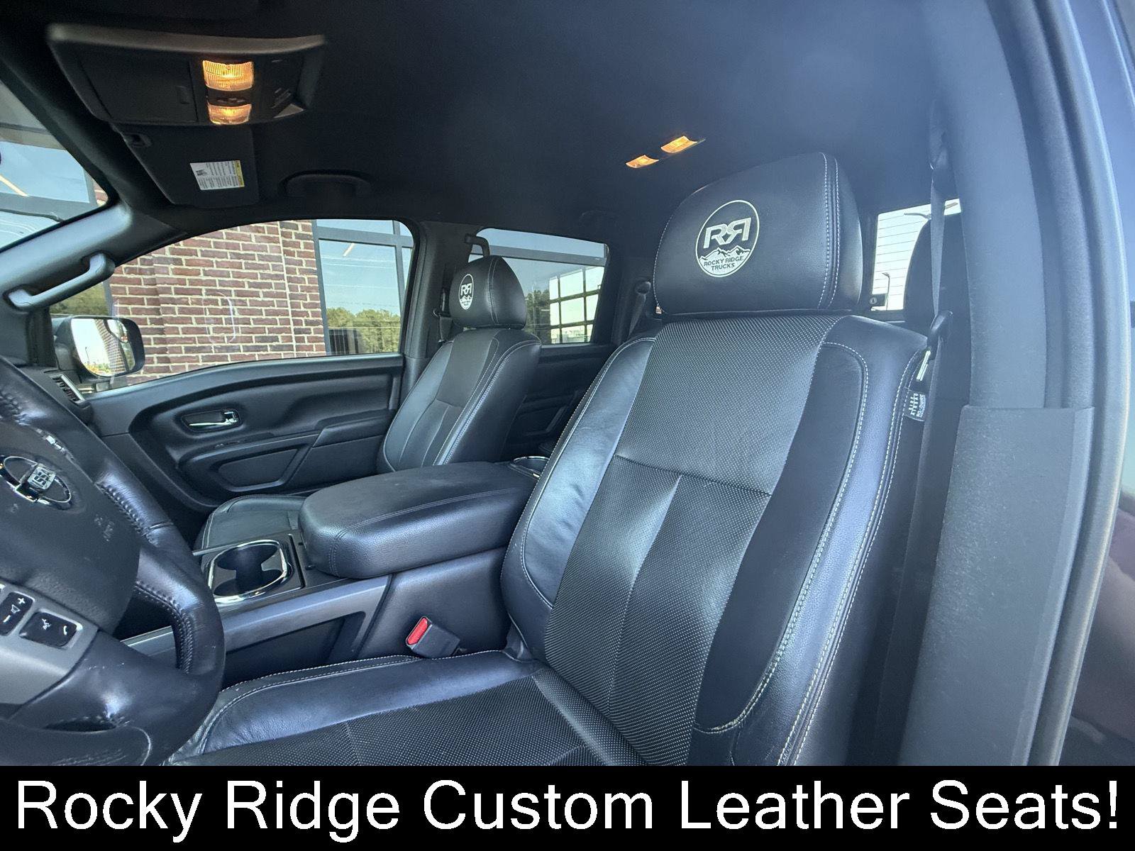 Used 2019 Nissan Titan SV w/ SV Convenience Package AWD/4WD image 5