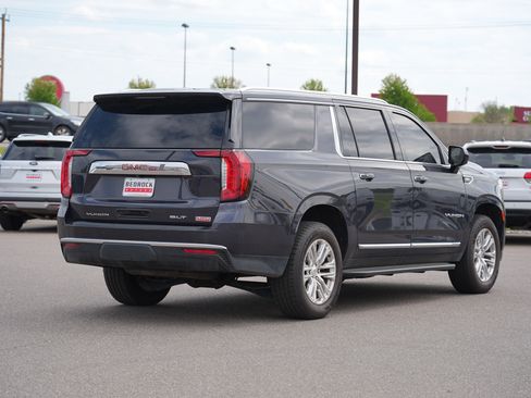 Used 2023 GMC Yukon XL SLT AWD/4WD image 3