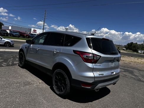 Used 2017 Ford Escape SE w/ SE Cold Weather Package AWD/4WD image 3