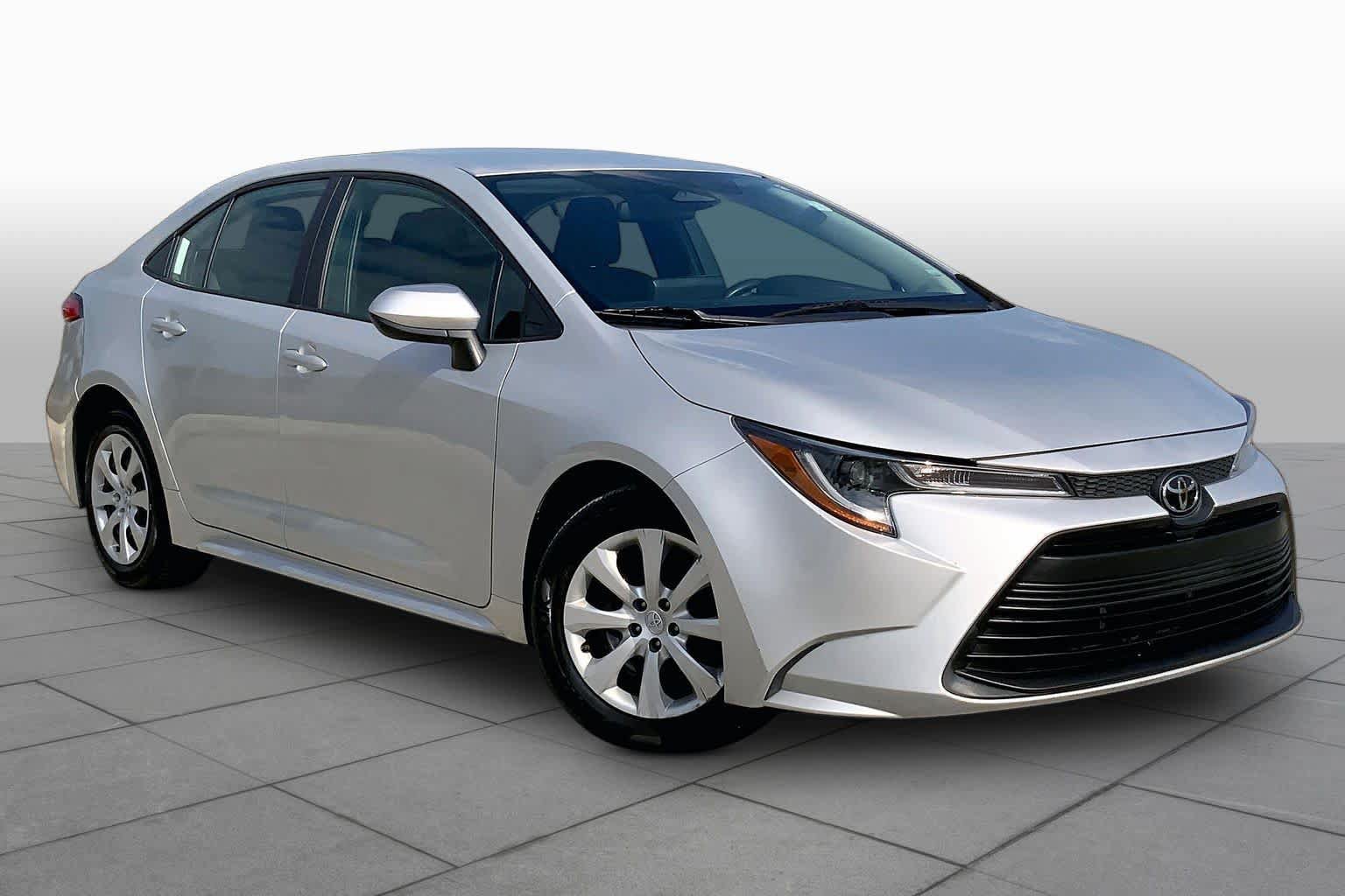 Used 2024 Toyota Corolla LE FWD image 3