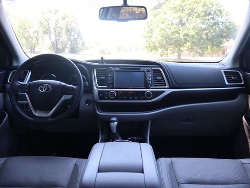 Used 2014 Toyota Highlander Limited FWD image 16