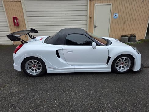 Used 2000 Toyota MR2 image 8
