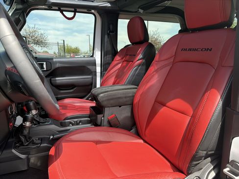 Used 2024 Jeep Wrangler Rubicon w/ Technology Group AWD/4WD image 14