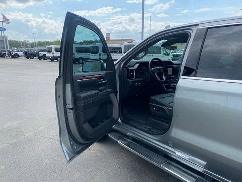Used 2023 GMC Sierra 1500 Denali w/ Technology Package AWD/4WD image 10