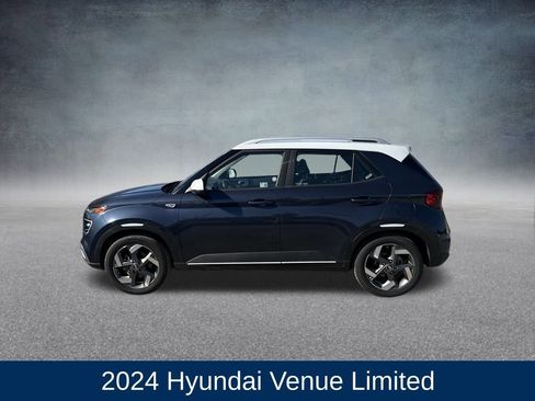 Used 2024 Hyundai Venue Limited image 2