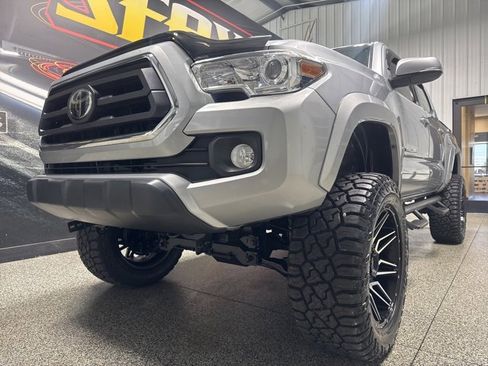 Used 2020 Toyota Tacoma SR5 w/ Technology Package image 2