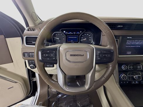Used 2021 GMC Yukon XL Denali w/ Denali Premium Package image 13