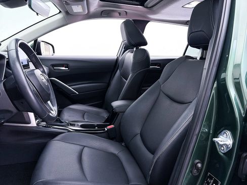 Used 2024 Toyota Corolla Cross XLE w/ Convenience Package AWD/4WD image 18