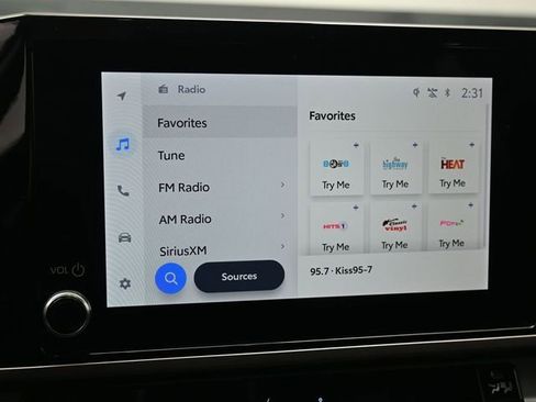 Used 2025 Toyota Camry SE image 11