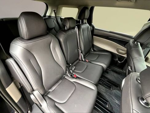 New 2026 Kia Carnival FWD image 8