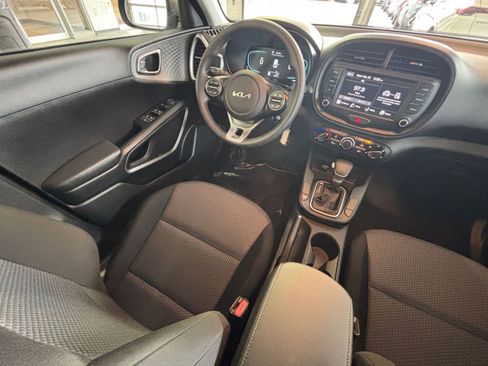 Used 2025 Kia Soul LX w/ LX Technology Package image 32