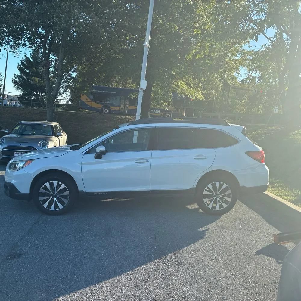 Used 2017 Subaru Outback 2.5i Limited AWD/4WD image 3
