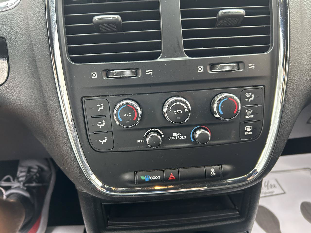 Used 2018 Dodge Grand Caravan SE FWD image 23