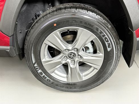 Used 2025 Toyota RAV4 XLE w/ Convenience Package image 11