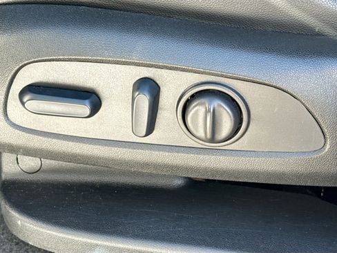 Used 2024 GMC Terrain SLT image 25