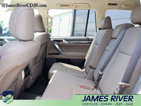 Used 2023 Lexus GX 460 Premium w/ Premium Package AWD/4WD image 17