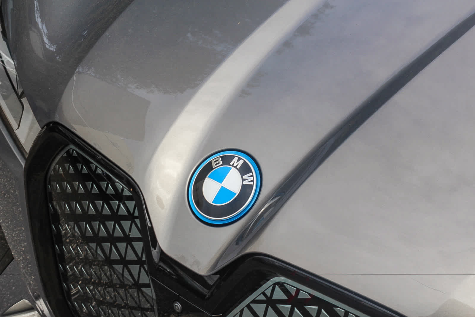 Used 2024 BMW iX xDrive50 w/ Sport Package AWD/4WD image 11