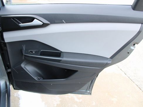 Certified 2022 Volkswagen Taos S image 21