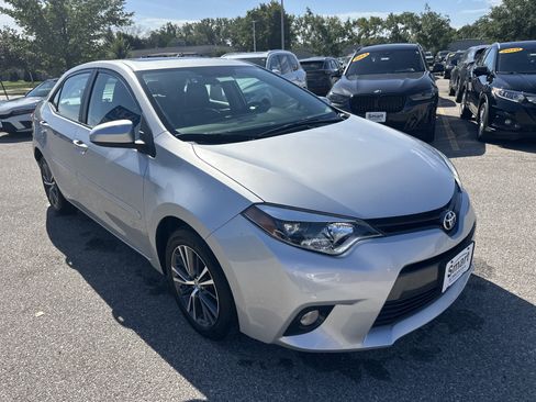 Used 2016 Toyota Corolla LE Premium FWD image 2