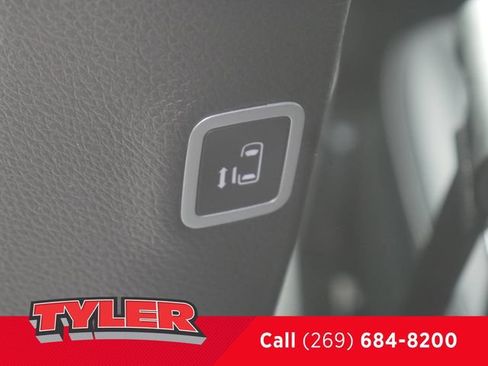 New 2027 Chrysler Pacifica Select FWD image 44