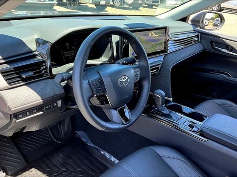 Used 2026 Toyota Camry XLE FWD image 17