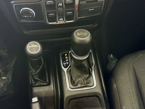 Used 2022 Jeep Wrangler Unlimited Sport AWD/4WD image 16