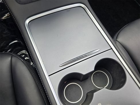 Used 2023 Tesla Model 3 Standard Range image 22