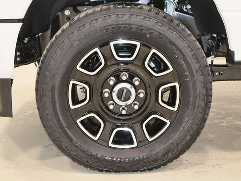 New 2025 Ford F350 Platinum w/ FX4 Off-Road Package image 39