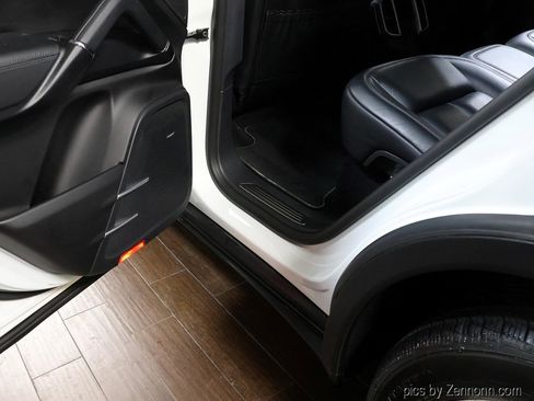 Used 2018 Porsche Cayenne image 28