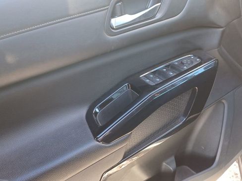 Used 2022 Nissan Pathfinder SV image 4