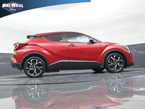 Used 2022 Toyota C-HR XLE image 24