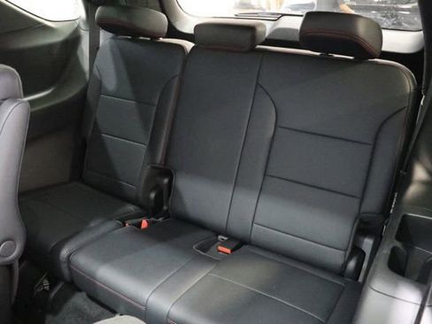 Used 2025 Chevrolet Traverse RS AWD/4WD image 38