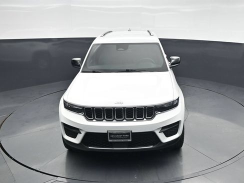 Used 2025 Jeep Grand Cherokee Laredo w/ Luxury Tech Group I AWD/4WD image 31